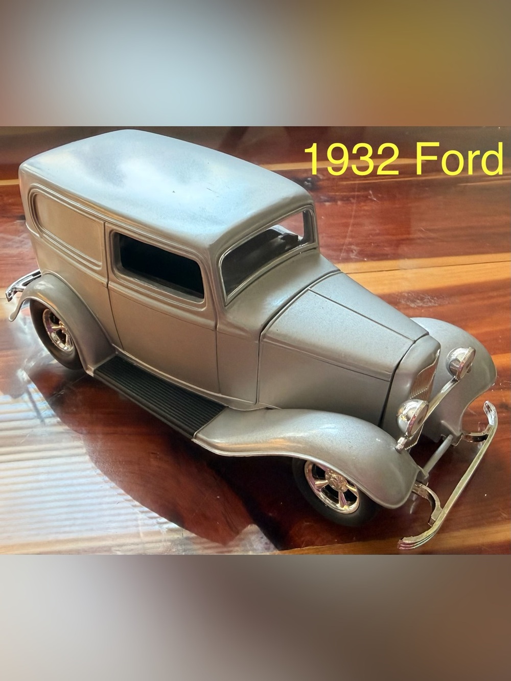 1932 Classic Toy Car - Gray Vintage Model